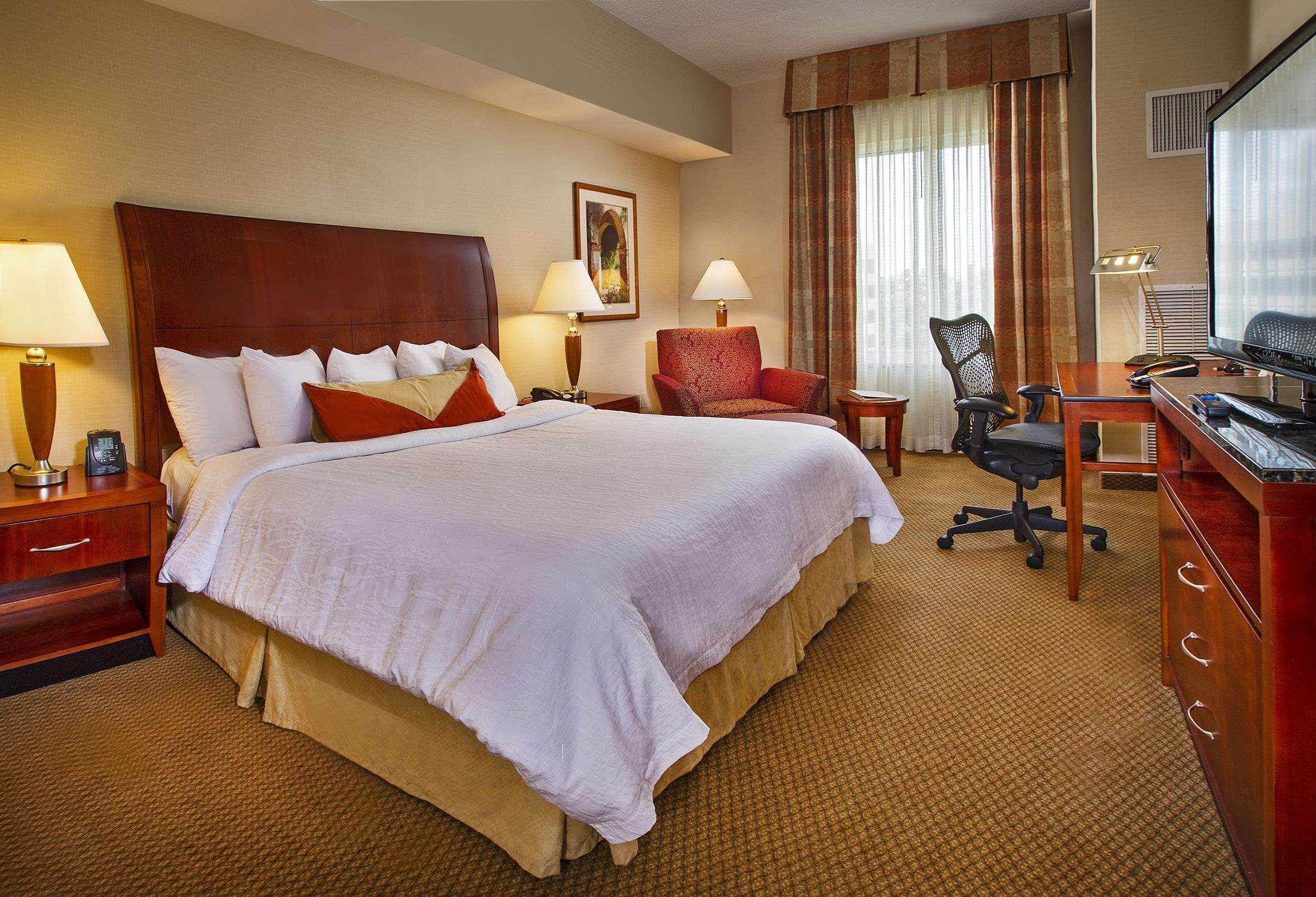 Hilton Garden Inn Тайсонс Экстерьер фото