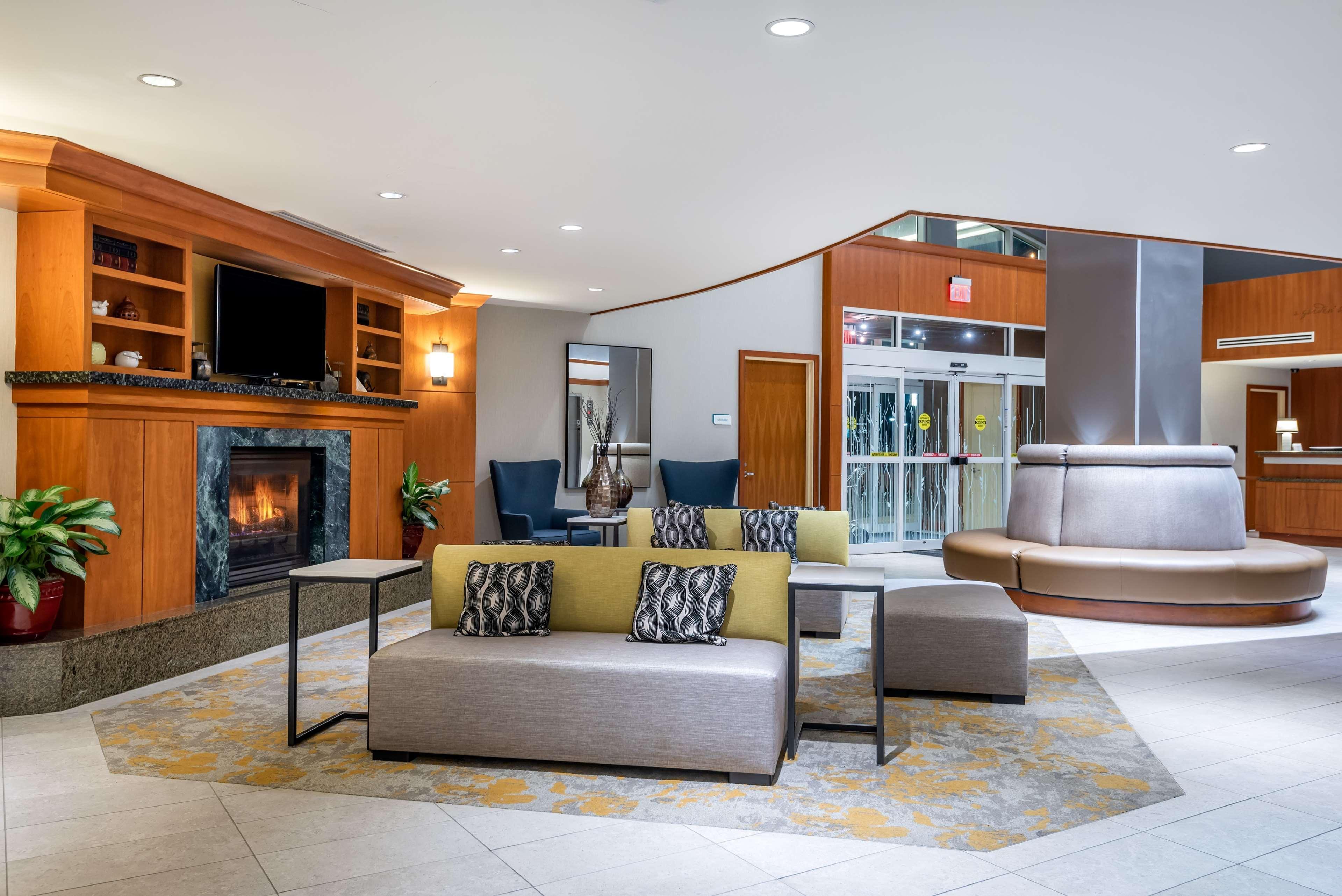 Hilton Garden Inn Тайсонс Экстерьер фото
