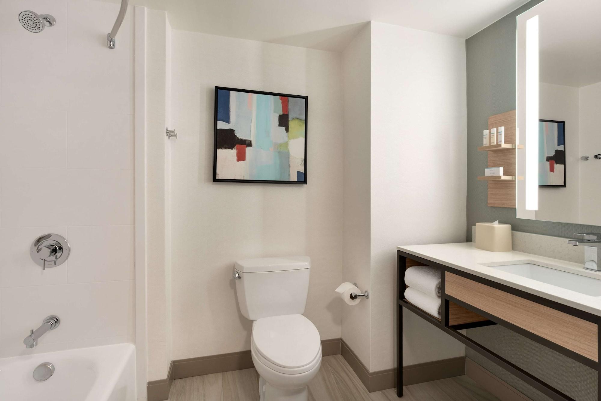 Hilton Garden Inn Тайсонс Экстерьер фото