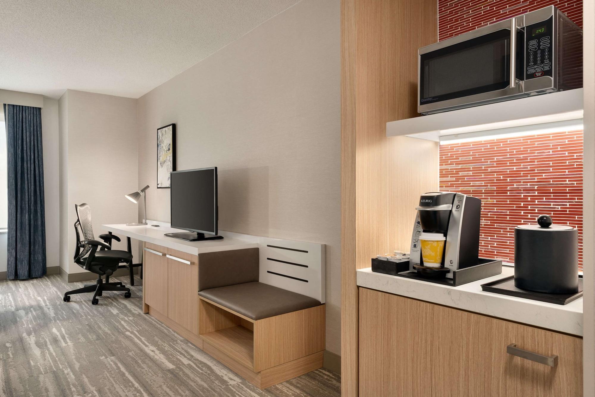 Hilton Garden Inn Тайсонс Экстерьер фото