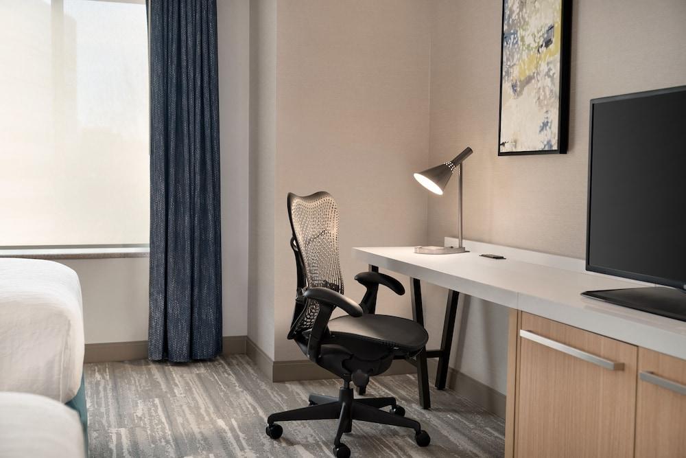 Hilton Garden Inn Тайсонс Экстерьер фото