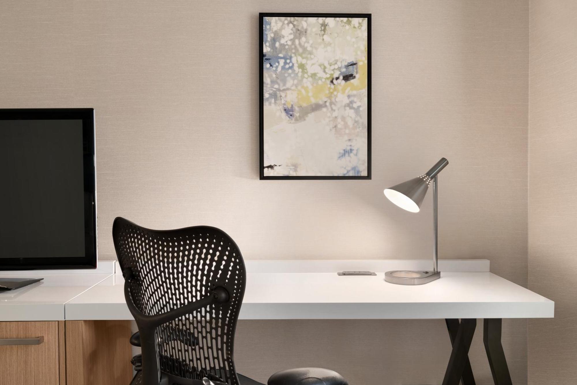 Hilton Garden Inn Тайсонс Экстерьер фото