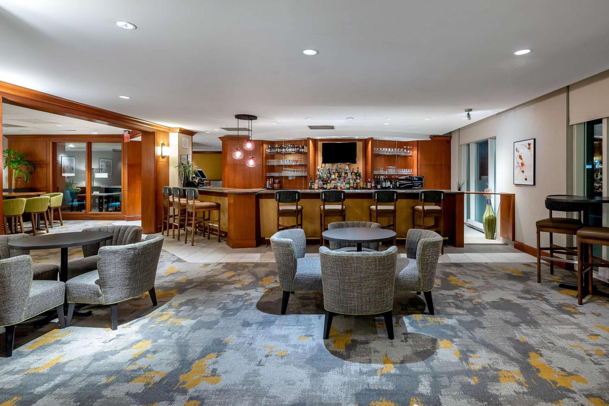 Hilton Garden Inn Тайсонс Экстерьер фото